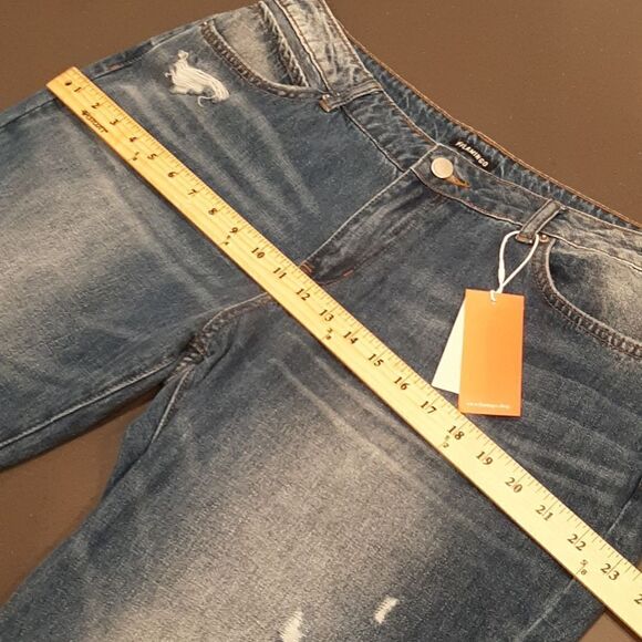 Flamingo Distressed Jeans with Decals NWT - Picture 7 of 12